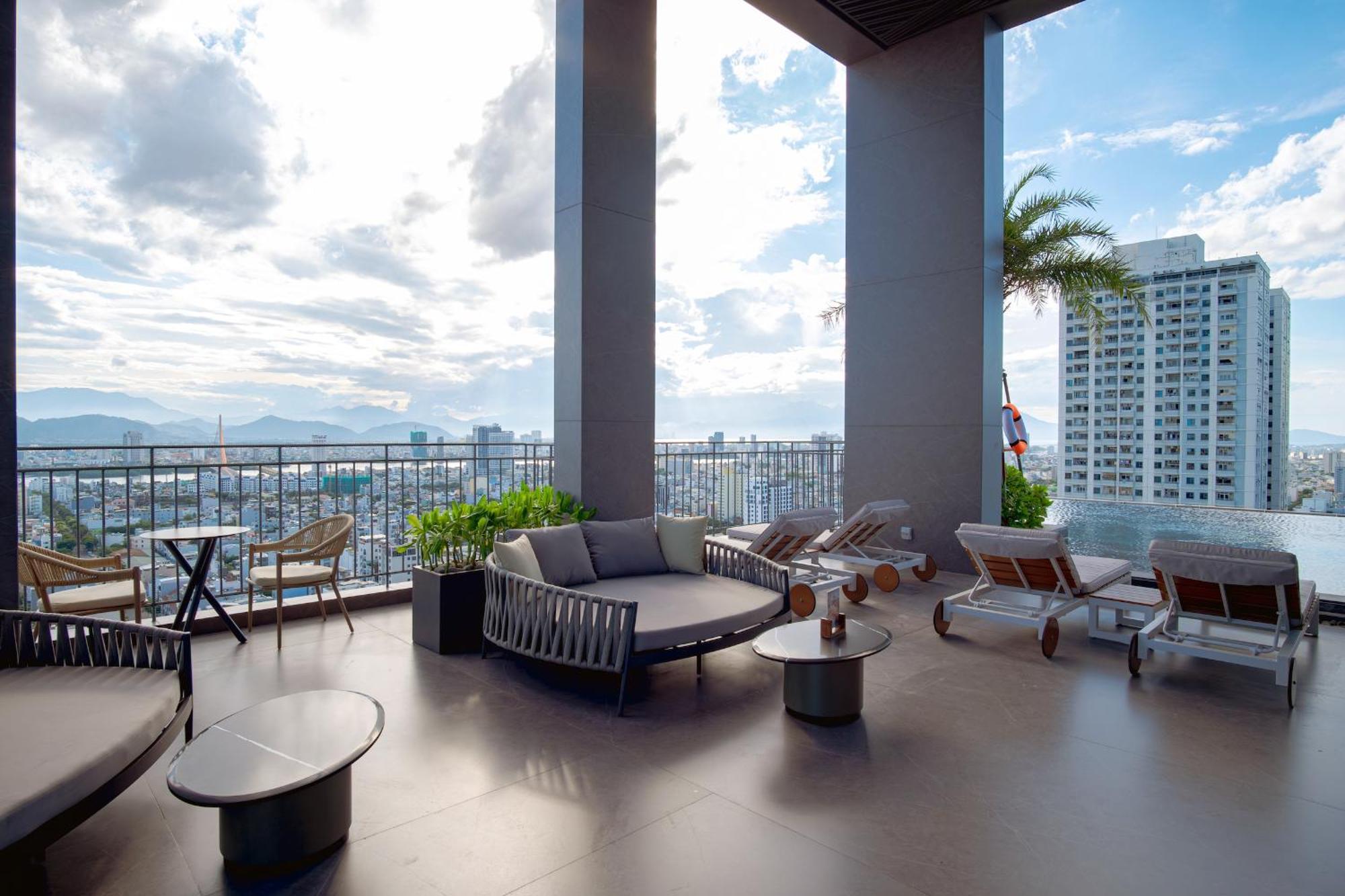 M Hotel Danang Exterior photo The Sky Bar