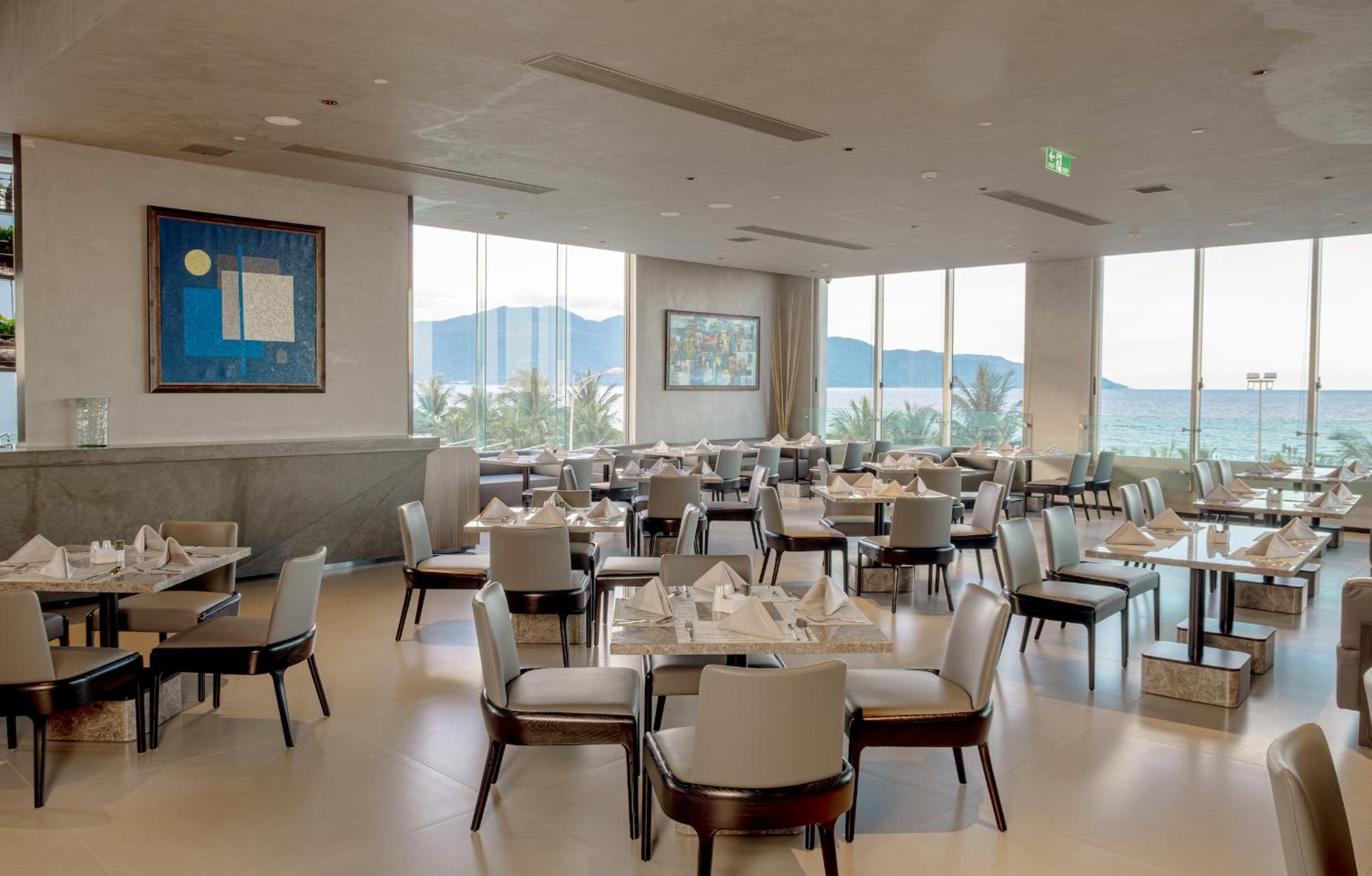 M Hotel Danang Exterior photo Restaurant
