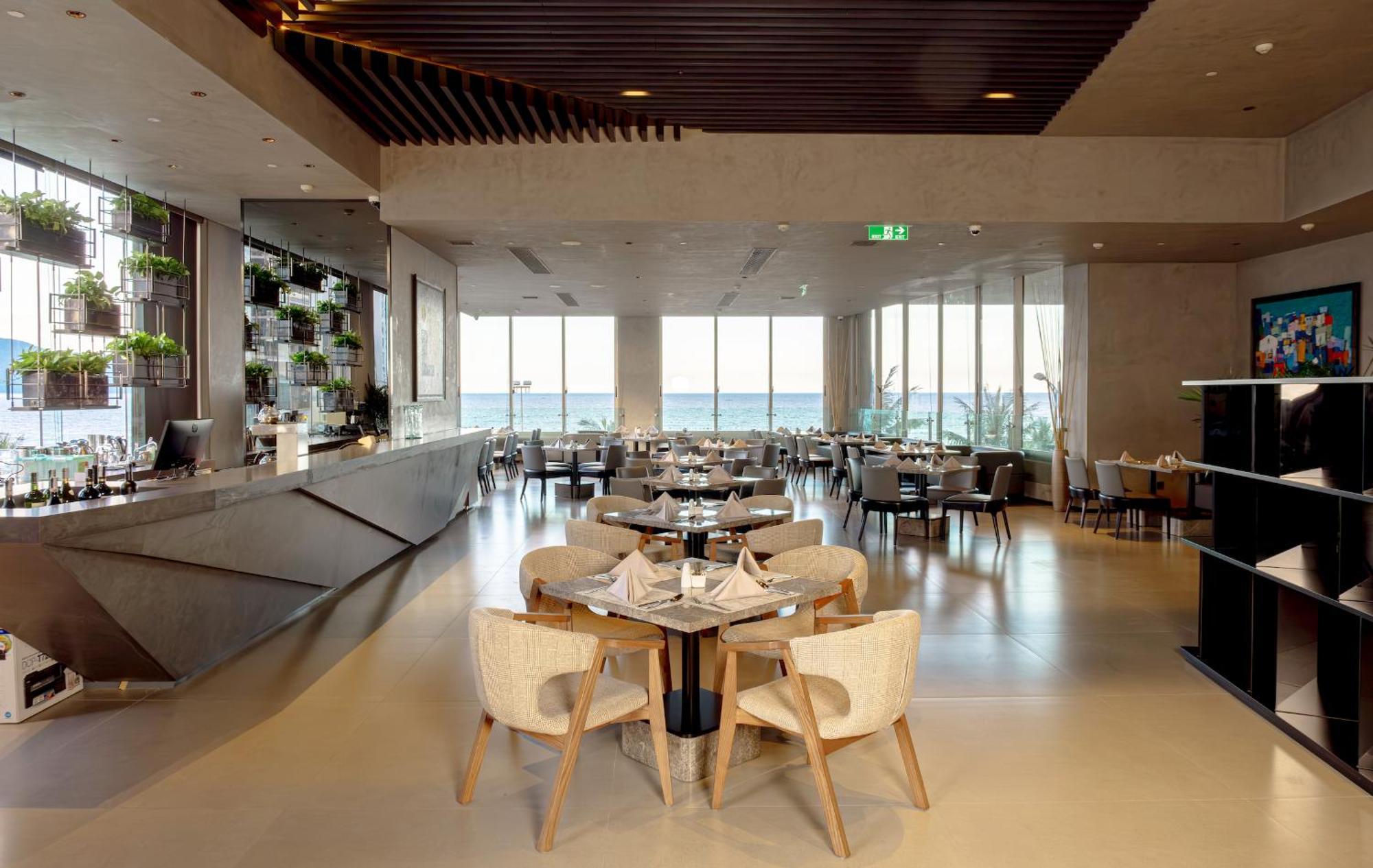 M Hotel Danang Exterior photo The restaurant