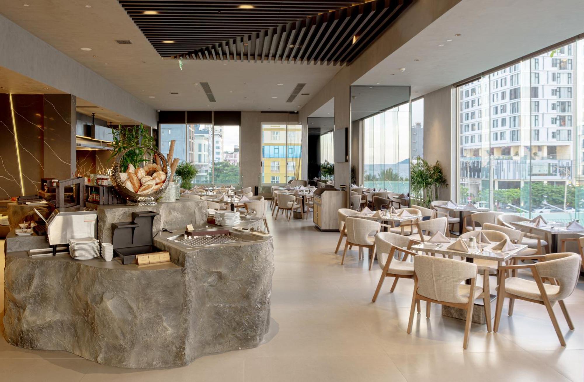 M Hotel Danang Exterior photo The restaurant