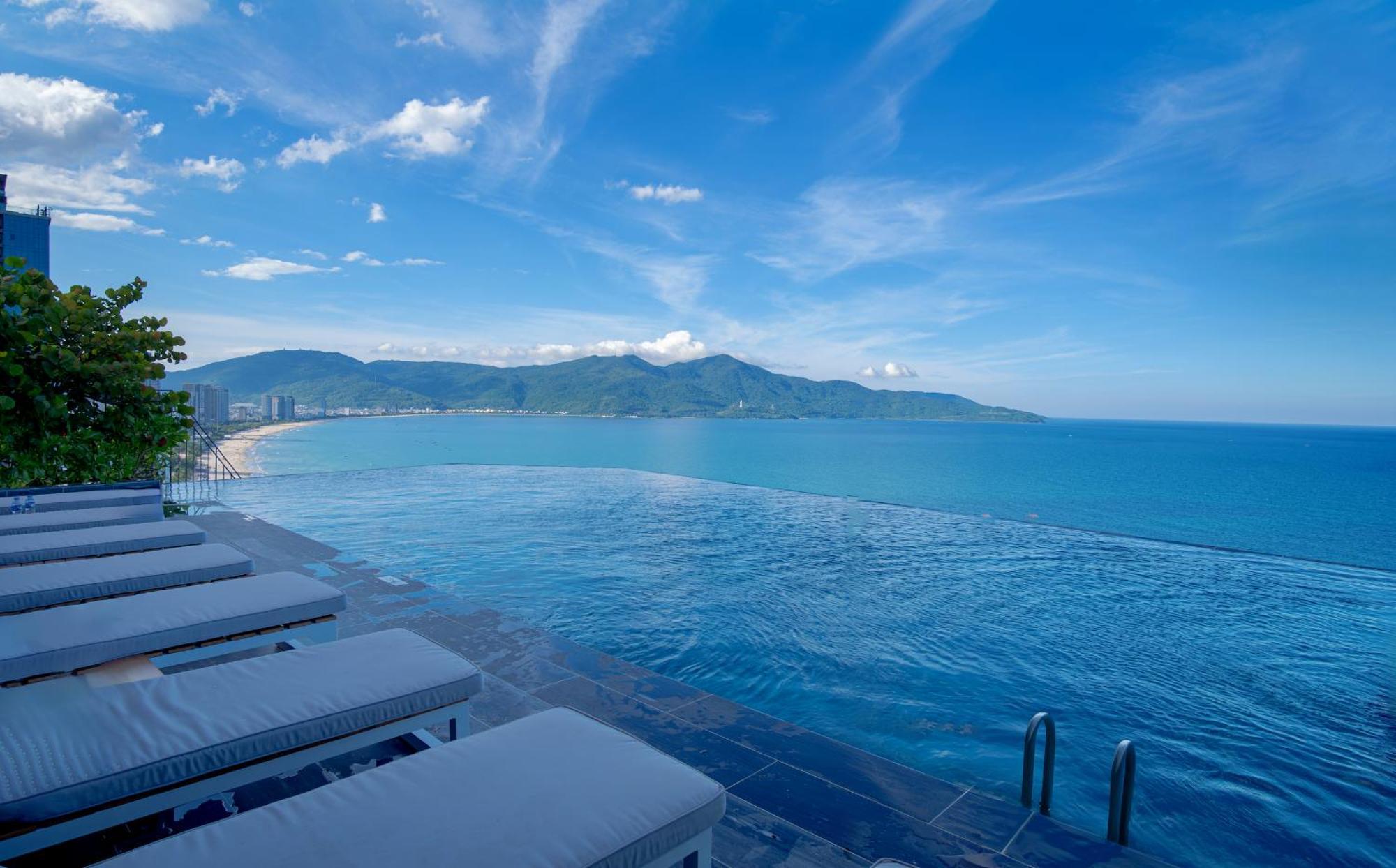 M Hotel Danang Exterior photo View of the Andaman Sea from the pool at the Patong Beach Club