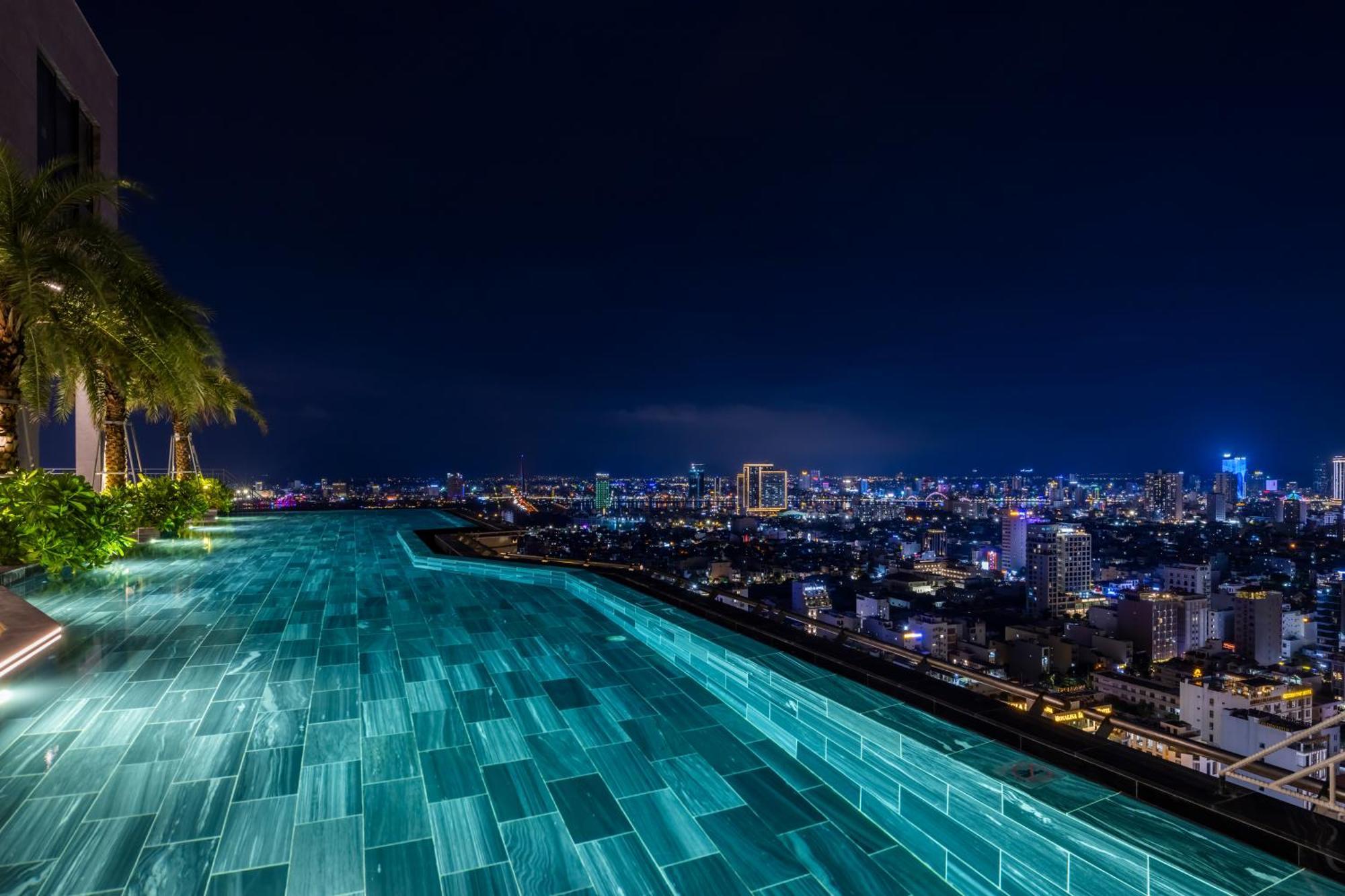 M Hotel Danang Exterior photo Infinity pool at the 33rd floor of the hotel