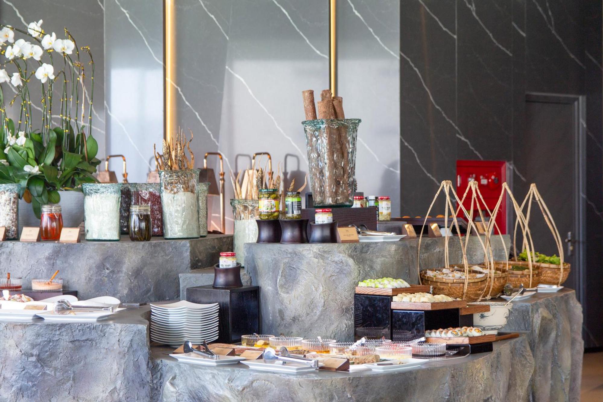 M Hotel Danang Exterior photo A buffet at a hotel