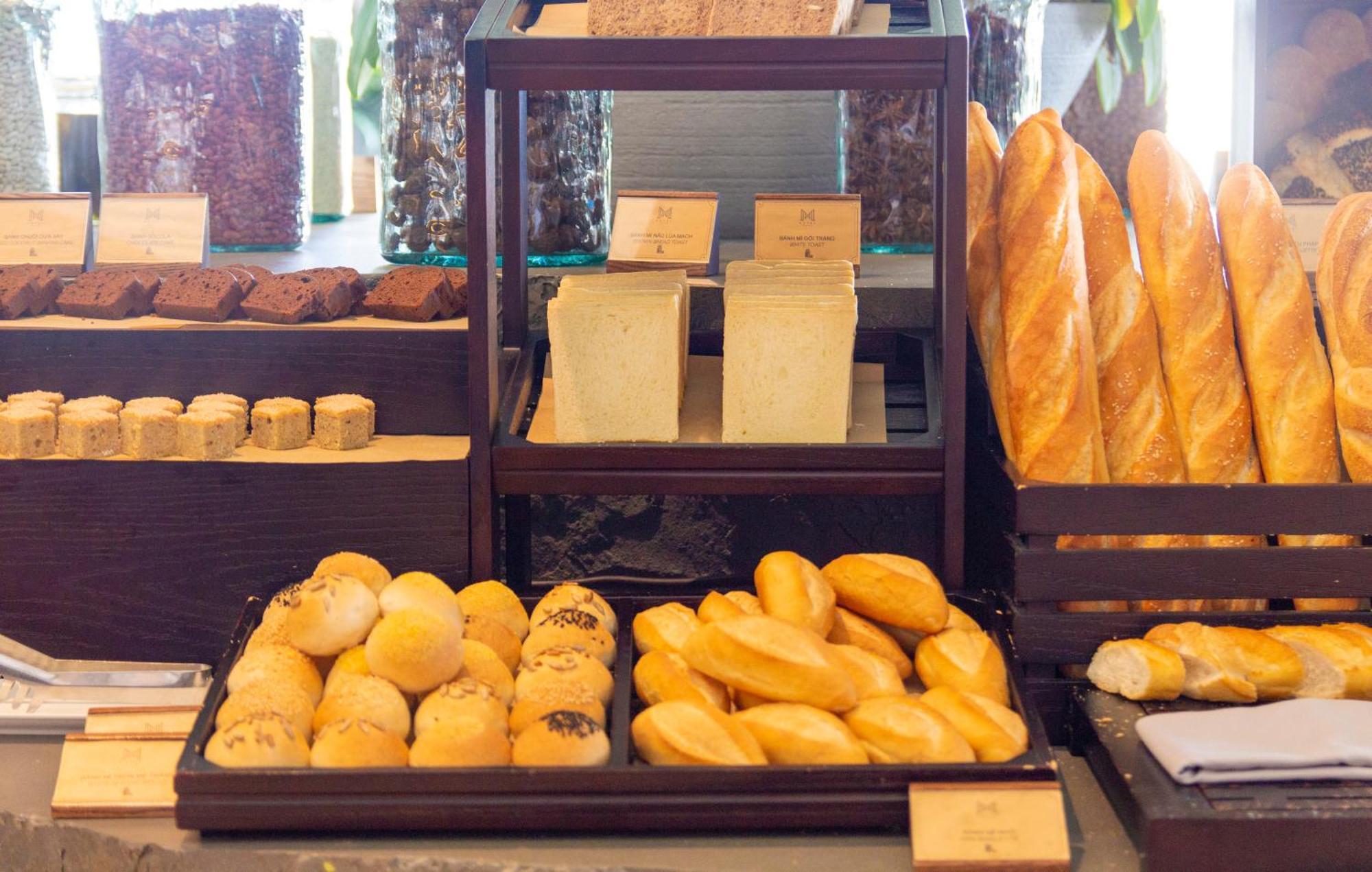 M Hotel Danang Exterior photo Bread and cheese